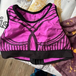 Livi Active Vibrant Pink and Black Sports Bra